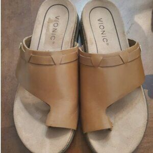 Vionic - Cindy Nat Slipon Sandals